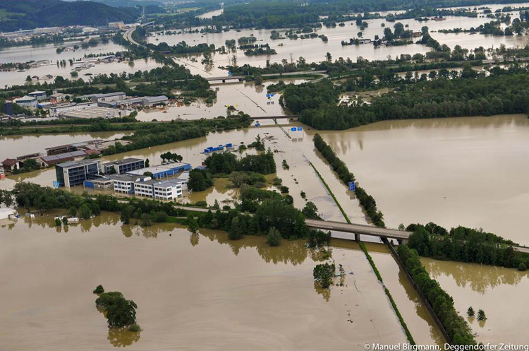 Autobahn A3 Überschwemmung Hochwasser 2013 Deggendorf Manuel Birgmann Deggendorfer Zeitung 17