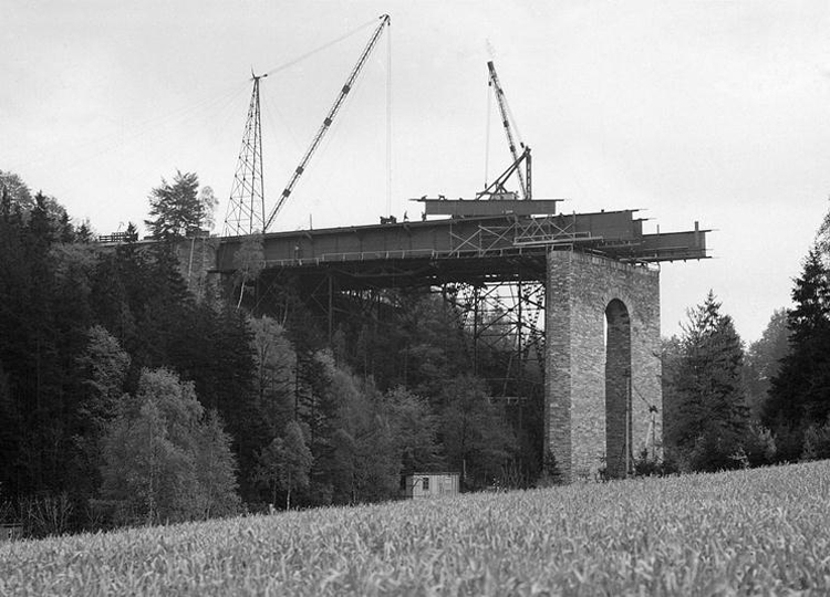 Autobahn Talbrücke über die Große Striegis A4 2a
