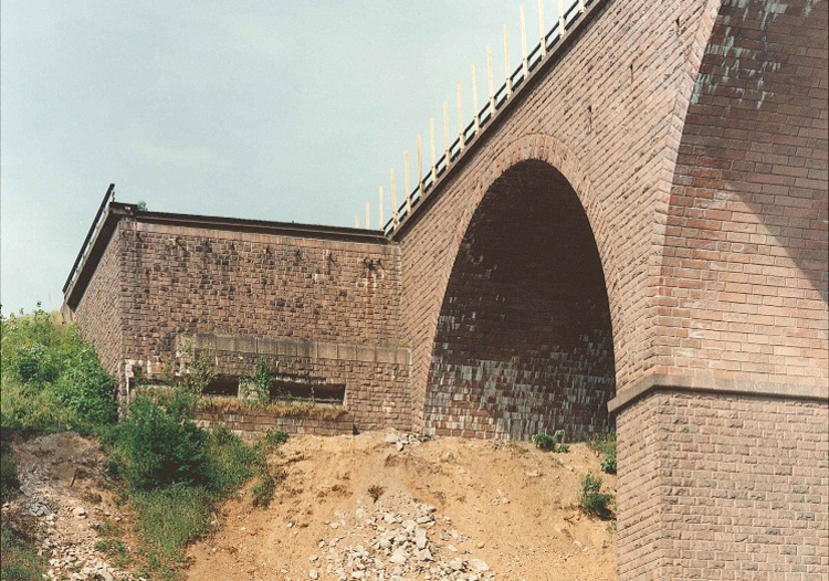 Autobahn Talbrücke über die Kleine Striegis 12