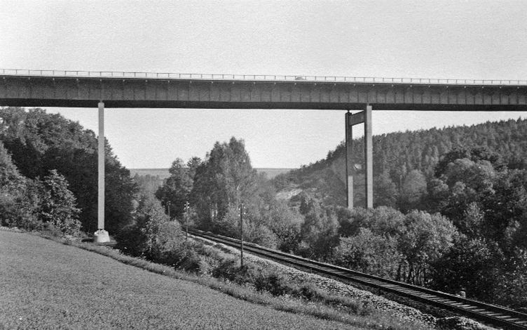 Autobahn Talbrücke über die Kleine Striegis 8
