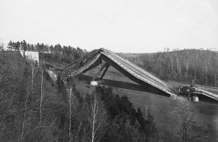 Autobahn Talbrücke über die Kleine Striegis 9