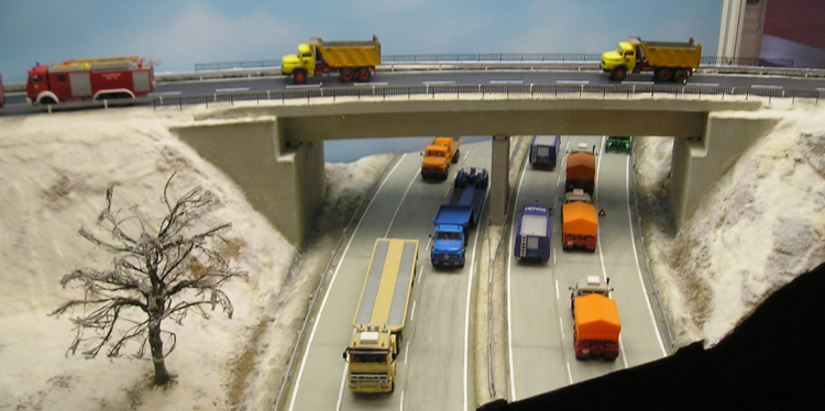 Autobahn im Modell Preiser Miniaturen Figuren 329