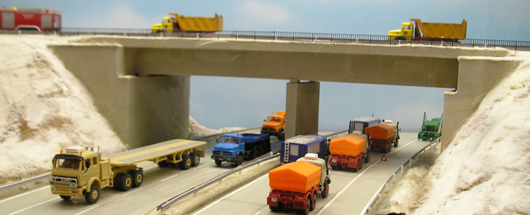 Autobahn im Modell Preiser Miniaturen Figuren 330